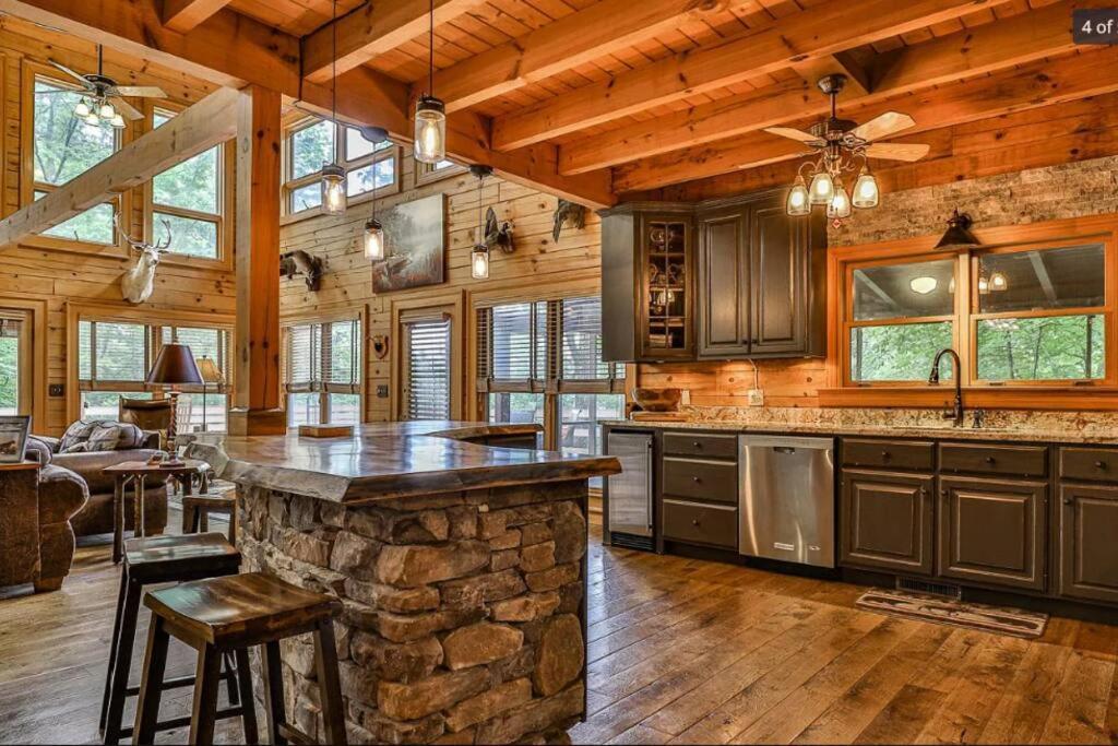Blue Ridge Bliss- Spacious Cabin, Pets, Hot Tub! Esterno foto