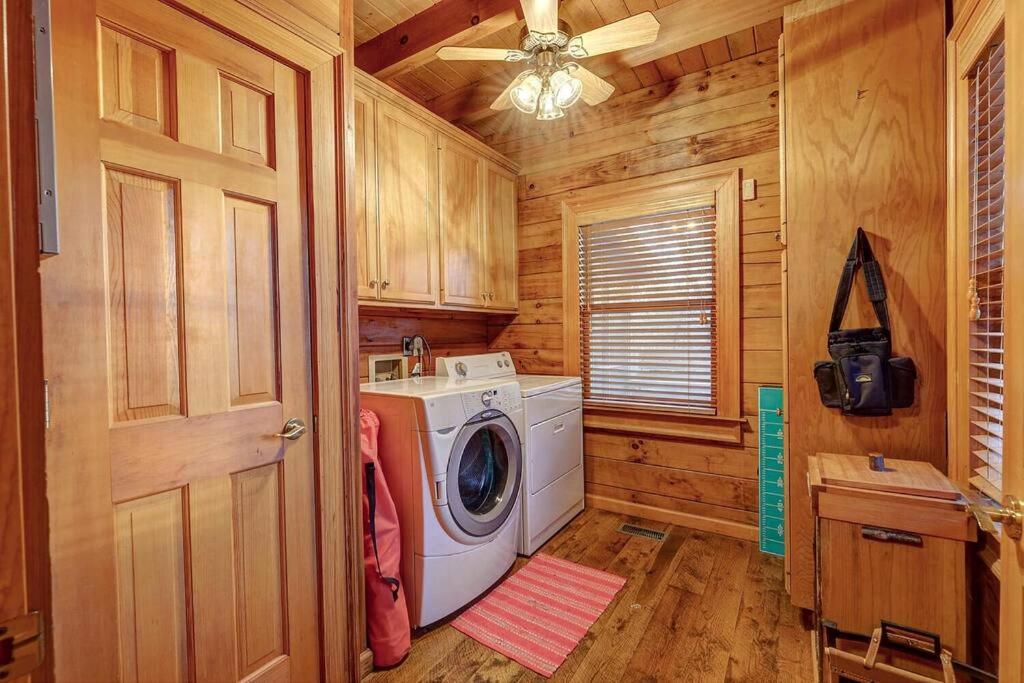 Blue Ridge Bliss- Spacious Cabin, Pets, Hot Tub! Esterno foto