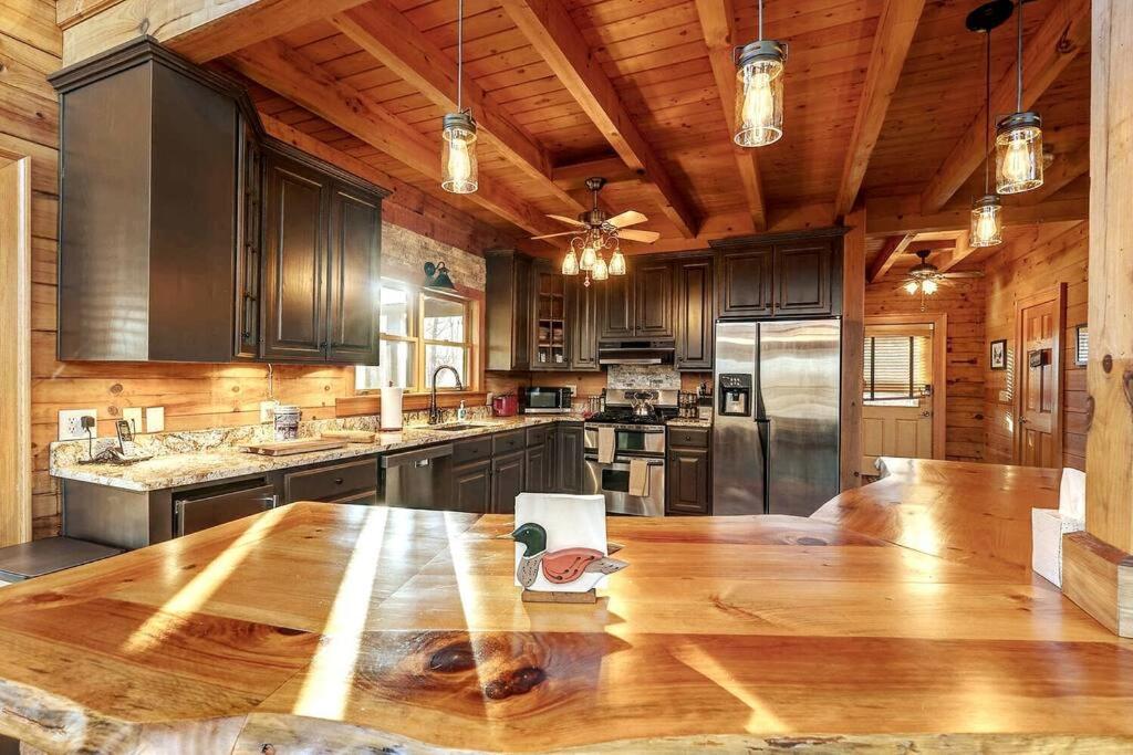 Blue Ridge Bliss- Spacious Cabin, Pets, Hot Tub! Esterno foto